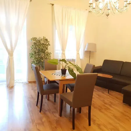 Main Market Square Apartahotel Cracovia