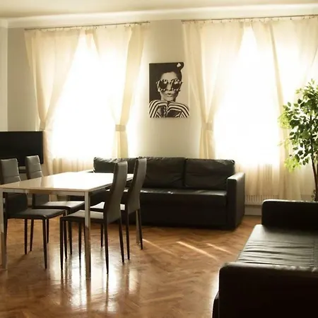 Main Market Square Apartahotel *